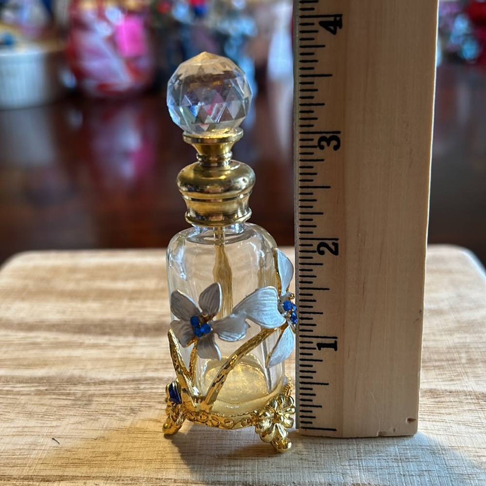 💕HOST PICK 💕Perfume Bottle Vintage 3 Leg White Flowers Blue Crystals Gold Tone - Picture 14 of 16